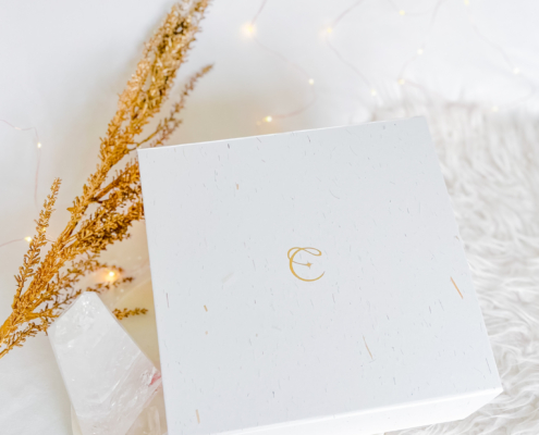 Vánoční box Sacred Christmas vůně a energetické svíčky pro ženy