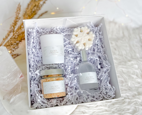 Vánoční box Sacred Christmas vůně a energetické svíčky pro ženy