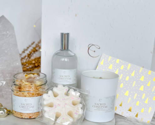 Vánoční box Sacred Christmas vůně a energetické svíčky pro ženy