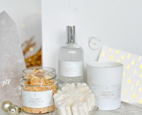 Vánoční box Sacred Christmas vůně a energetické svíčky pro ženy